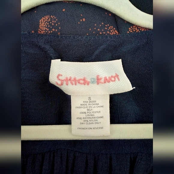 ⭐3/$30 Stitch and Knot Sheer Crescent Moon Top Small - Picture 2 of 8